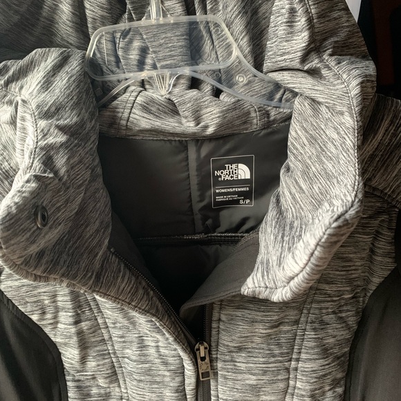 The North Face Women’s Hooded Jacket - Picture 3 of 6